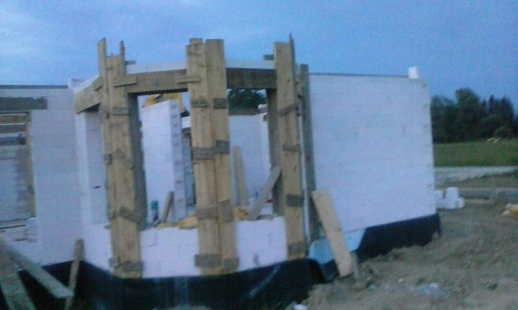 Zdjęcie do wpisu: mury i płyta