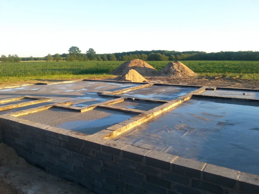 Zdjęcie do wpisu: 01-07-2015 - fundamenty i chudziak gotowe